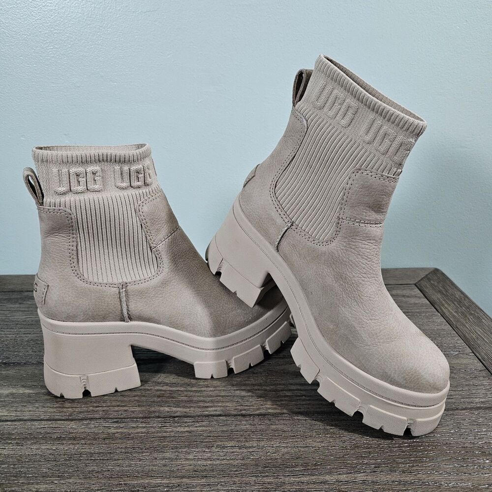 UGG Brooklyn Pull-On Lug‎ Women's Size 8.5 Mustard Seed Tan Chelsea Boots
